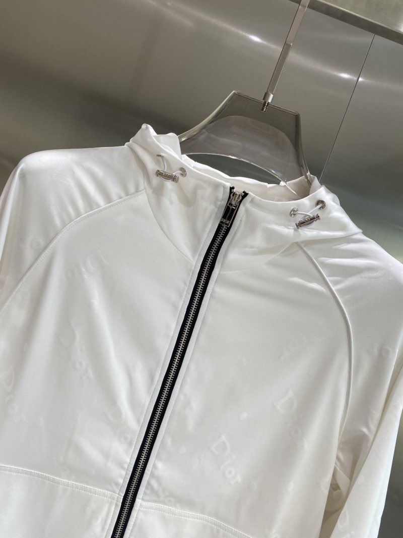 chr1st1an D10r outwear